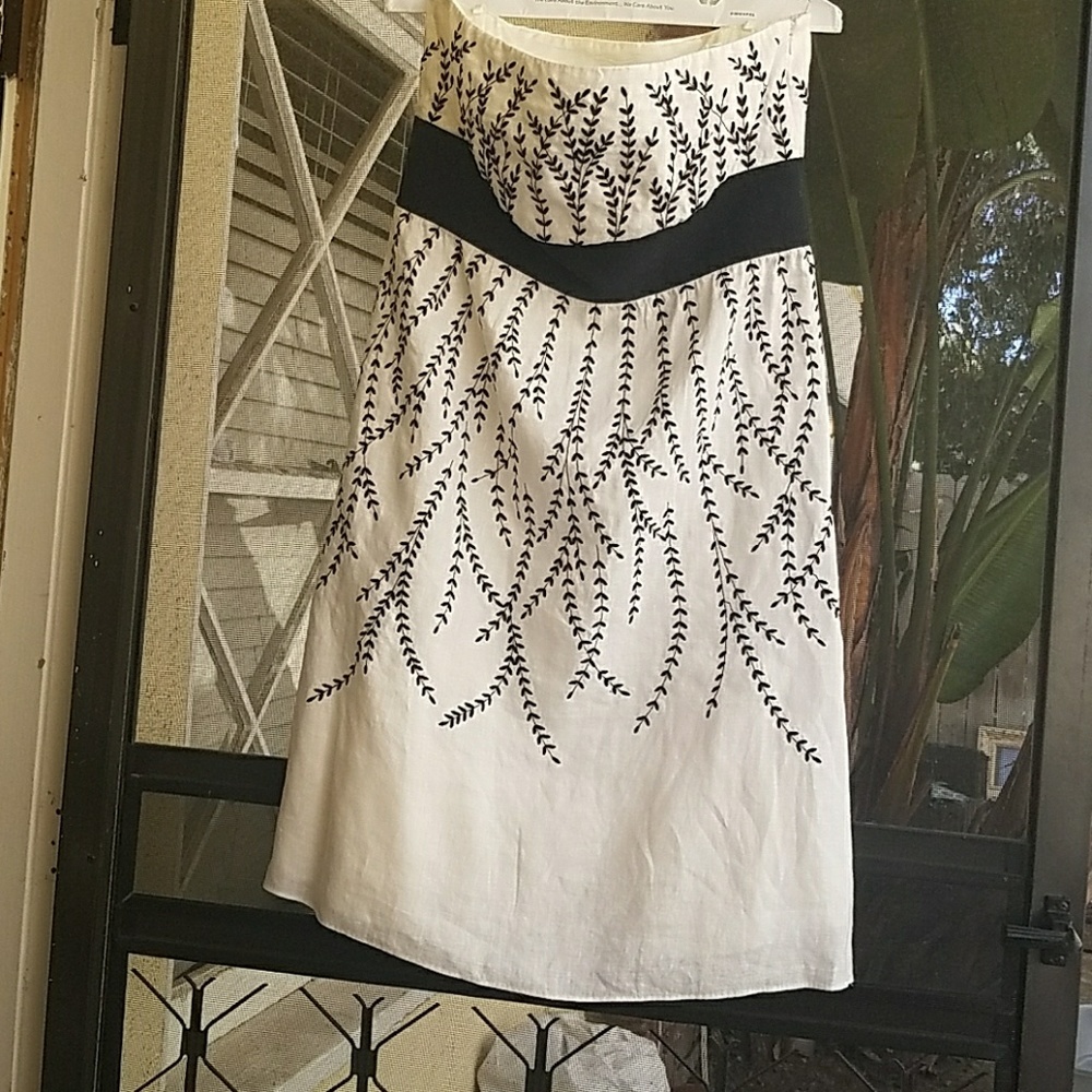Strapless white and navy dress
